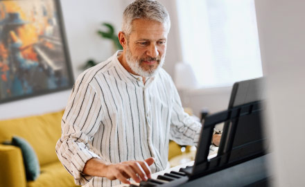 Accompagner des chansons à l'âge adulte
